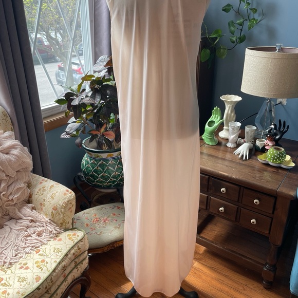 Vintage Contessa peach nylon nightgown with lace scoop neck size M - Picture 8 of 13